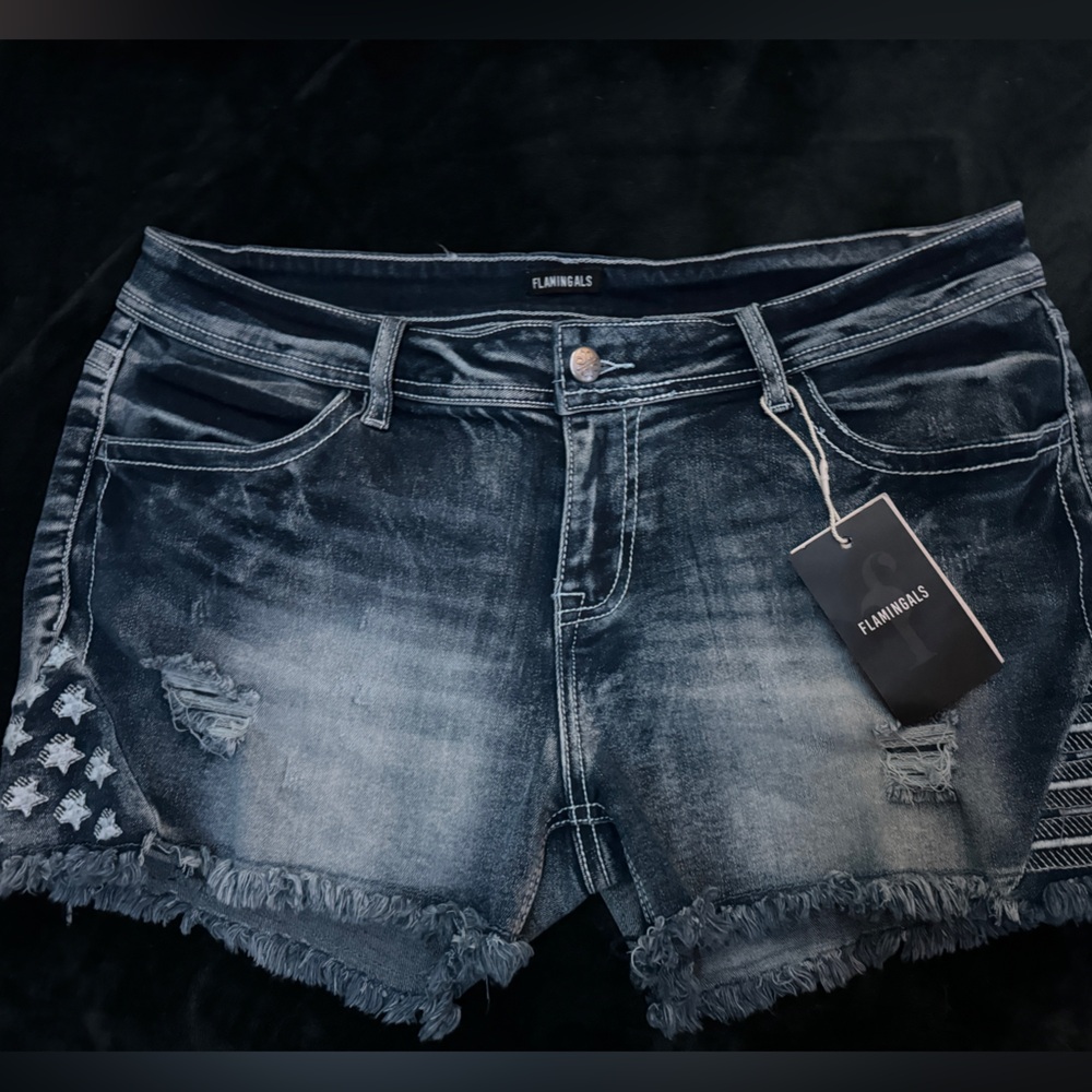 Mid rise shorts